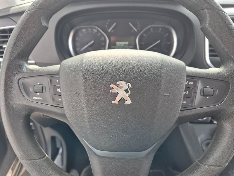 Peugeot Traveller (2018) 2.0 HDi 8 míst Odpočet DPH - fotka 14 z 26