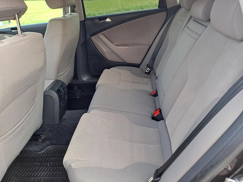Volkswagen Passat (2006) 2.0 TDi  - fotka 12 z 32