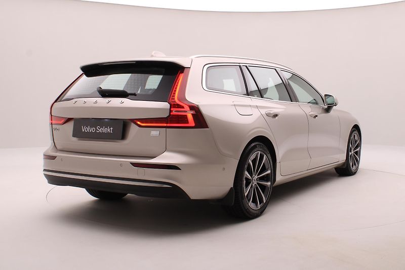 Volvo V60 T6 AWD RECHARGE CORE AUT CZ - fotka 13 z 56