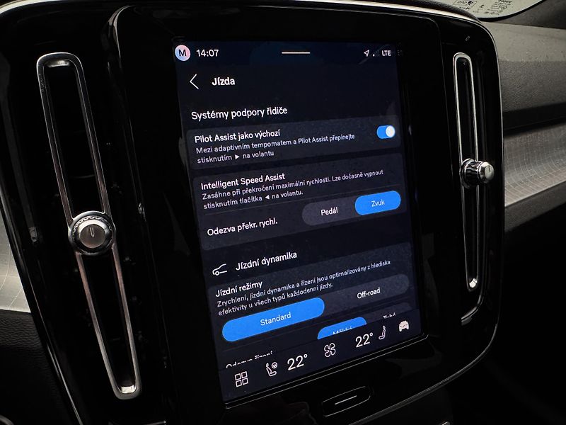 Volvo XC40 B3 DARK PLUS CZ 1.maj - fotka 35 z 48