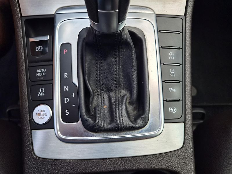 Volkswagen Passat (2011) 2,0 TDI DSG Highline BMT - fotka 13 z 16