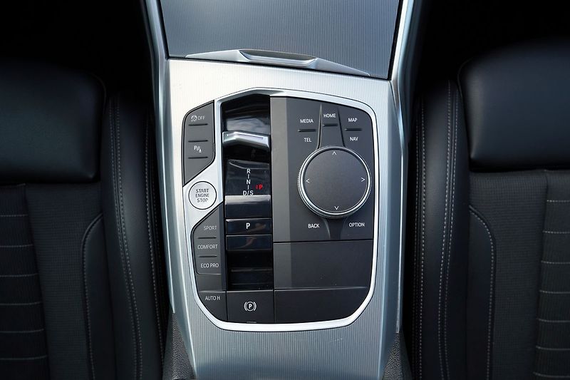 BMW Řada 3 320d xDrive/Lasery/kůže/1.maj. - fotka 31 z 40
