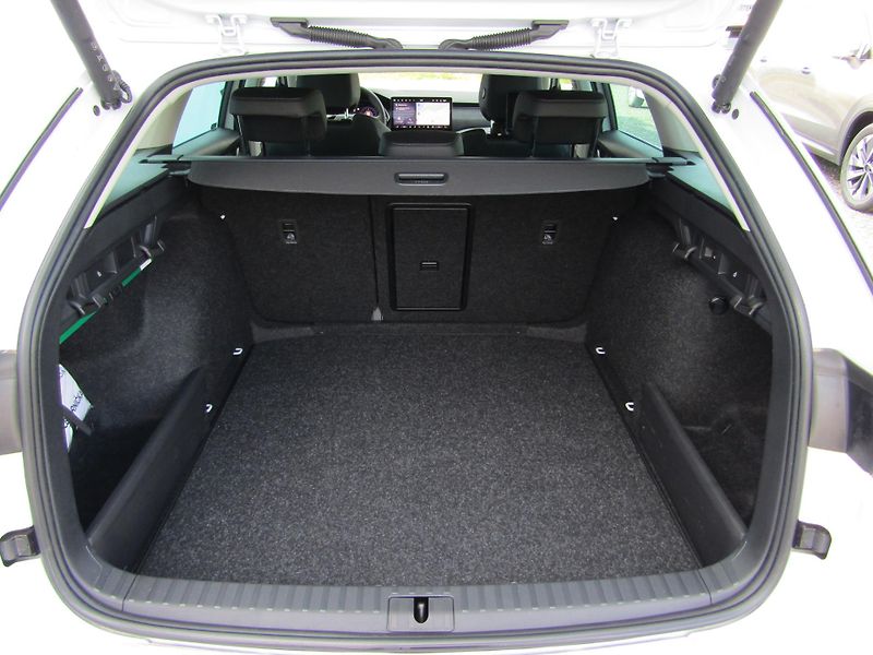 Škoda Octavia IV FL Combi Top Selection 2.0 - fotka 15 z 30
