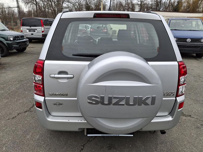 Suzuki Grand Vitara 2.0 benzin 103 kw 4x4 - fotka 4 z 20