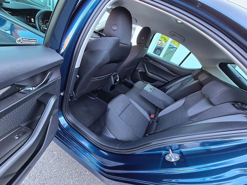 Škoda Octavia 1.4TSi 150kW iV DSG KAMERA - fotka 12 z 46