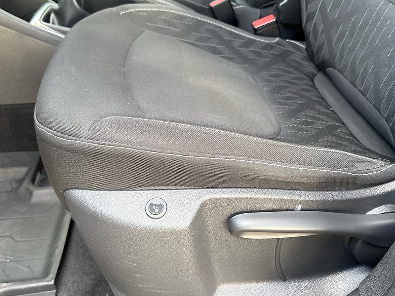 Renault Captur (2019) LIMITED MAN6, ČR - fotka 32 z 46
