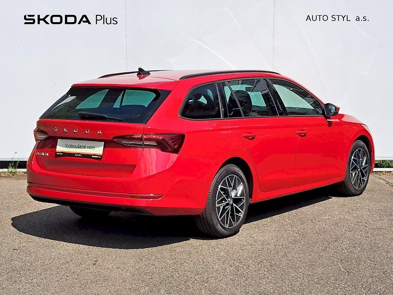 Škoda Octavia (2023) COMBI AMBITION 1.5TSI 110kW 6° - fotka 2 z 24