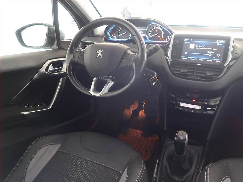 Peugeot 2008 (2017) 1.2 PureTech, ČR,1.maj - fotka 7 z 14