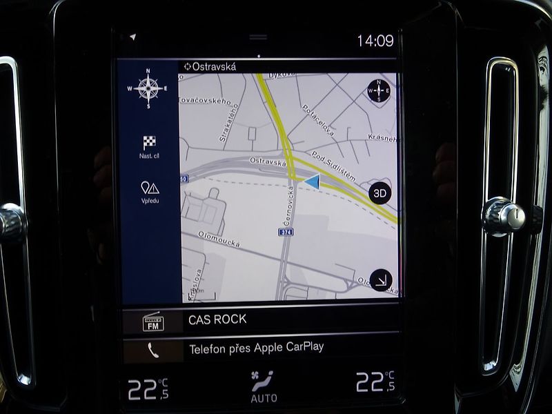 Volvo XC40 D3 A/T Virtual CarPlay Kamera - fotka 9 z 36