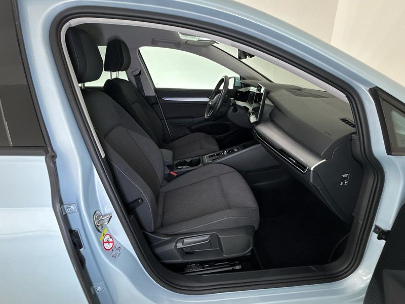 Volkswagen Golf Life DSG - fotka 9 z 29
