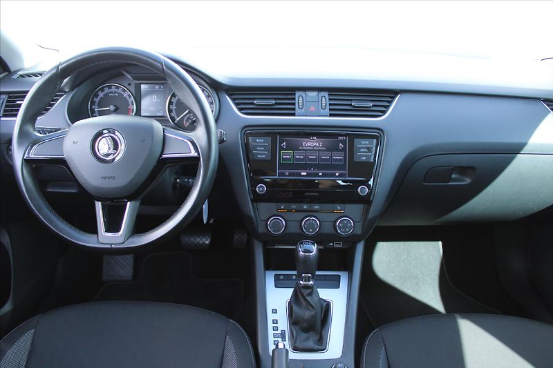 Škoda Octavia 1.6 TDI 85kW DSG AMBIENTE ČR - fotka 13 z 22