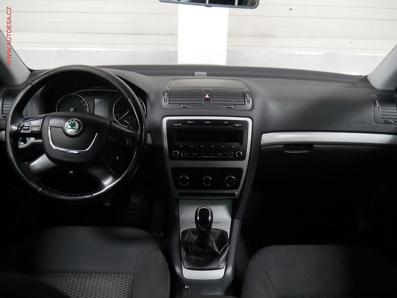 Škoda Octavia (2012) 1.6 TDi, autoAC - fotka 8 z 19
