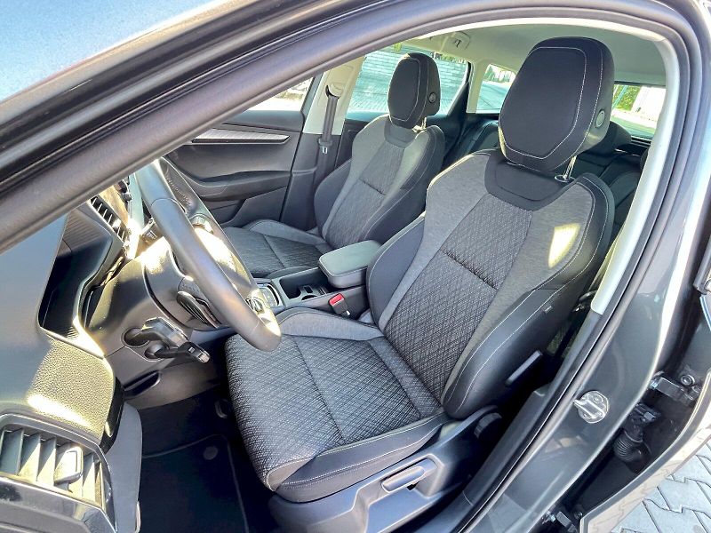 Škoda Karoq (2025) Top Selection 1,5TSI 110kW 7.s - fotka 11 z 33