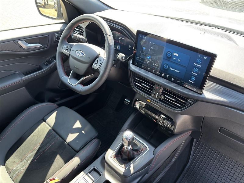 Ford Kuga 1,5 EcoBoost  111kW ST-Line X - fotka 25 z 49