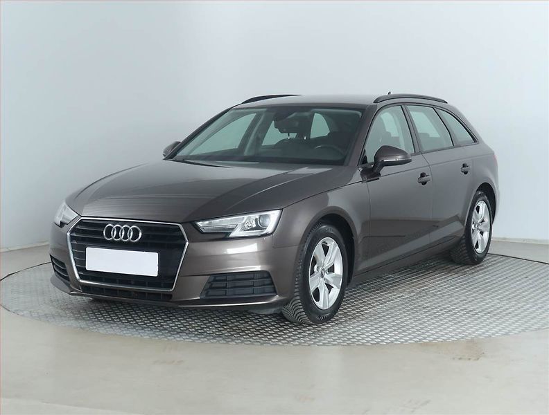 Audi A4 (2018) Sport 2.0 TDI, Automat, Navi - fotka 2 z 17