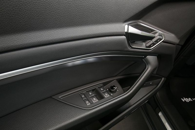 Audi e-tron 55 300kW NightV B&O HUD ZÁRUKA - fotka 20 z 46