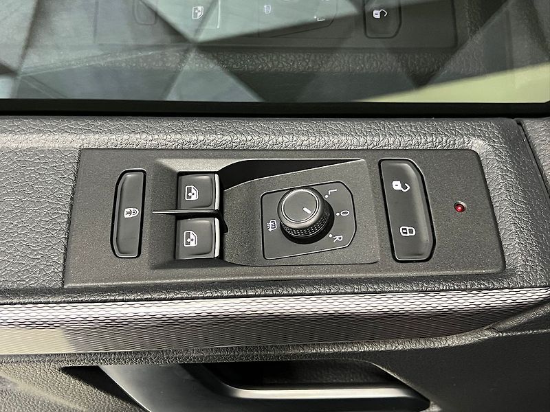 Volkswagen Multivan 2.0 TDI 4M DSG, ALPINE, ACC - fotka 21 z 24