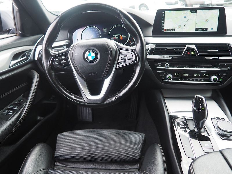BMW Řada 5 (2017) 3.0d xDrive, 195 kW - fotka 17 z 38
