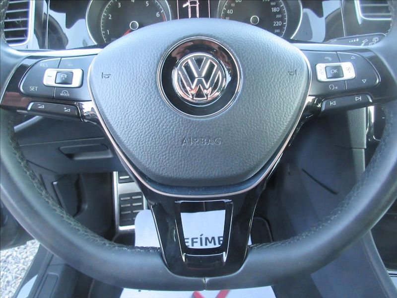 Volkswagen Golf 1,5 TSI 110kW DSG Edice Sound - fotka 9 z 16