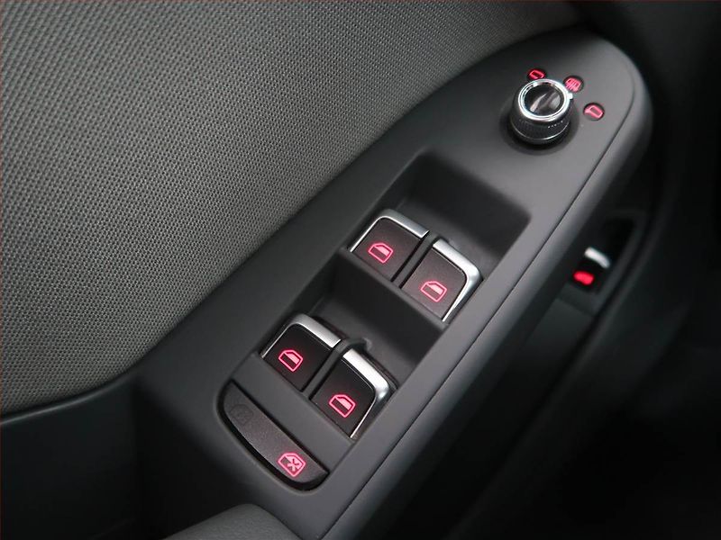 Audi A4 (2013) 2.0 TDI, Bi-Xenony, Tempomat - fotka 18 z 19