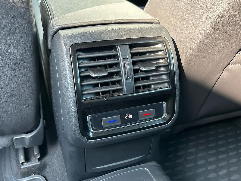 Volkswagen Passat ELEGANCE - fotka 22 z 27