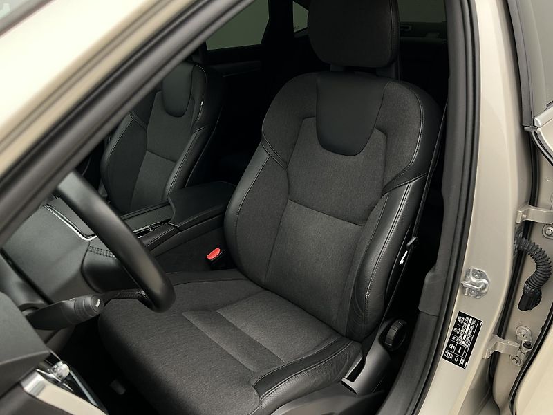 Volvo S90 D4 AWD MOMENTUM AUT - fotka 16 z 44
