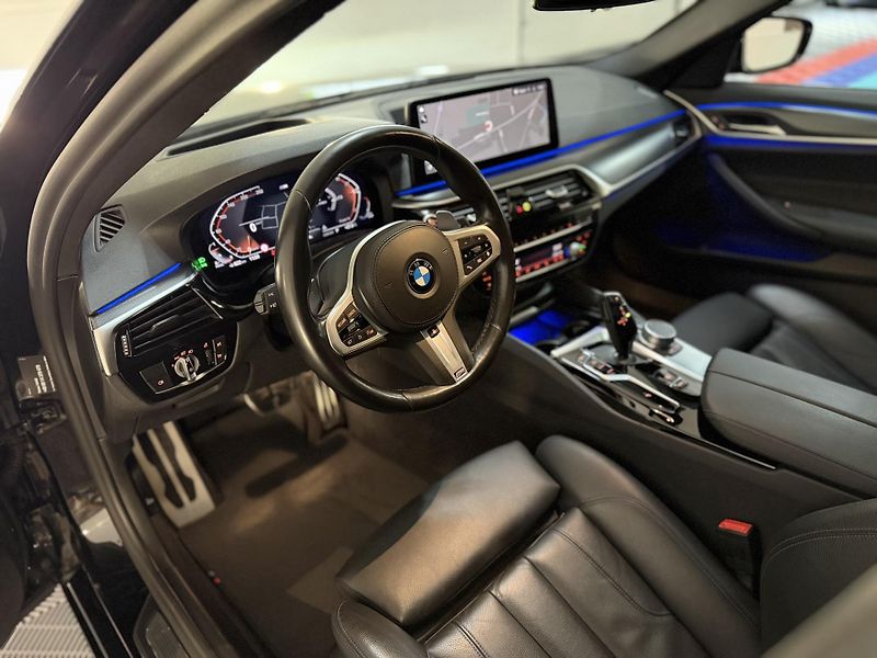 BMW Řada 5 530d xDrive M-Sport Laser FCL - fotka 19 z 48