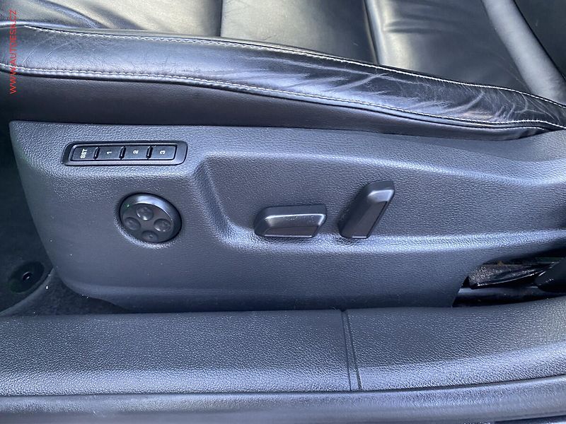 Škoda Superb (2011) 1.4 TSi, Elegance, TZ - fotka 12 z 17