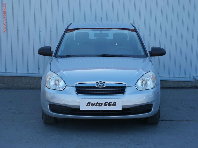 Hyundai Accent (2010) 1.4i, 1.maj,ČR, TZ, park - fotka 2 z 14