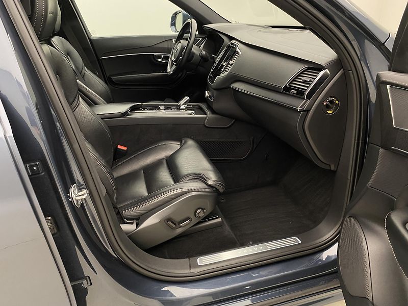 Volvo XC90 B5 AWD INSCRIPTION 7Míst - fotka 35 z 55