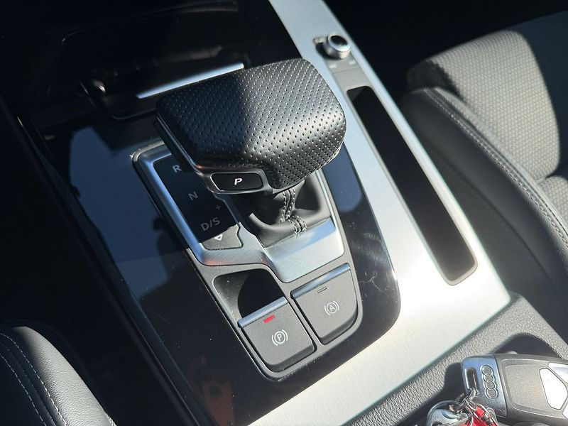 Audi Q5 S-line  2.0TDI 150kW Quattro S - fotka 10 z 23
