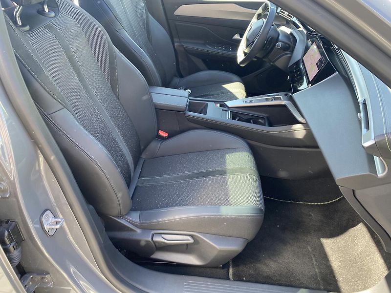 Peugeot 408 GT - Hybrid 145 e-DCS6 - fotka 37 z 42