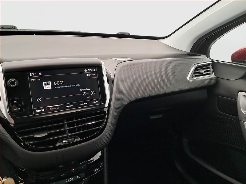 Peugeot 2008 (2018) Active 1.2 PureTech, ČR,1.maj - fotka 13 z 17