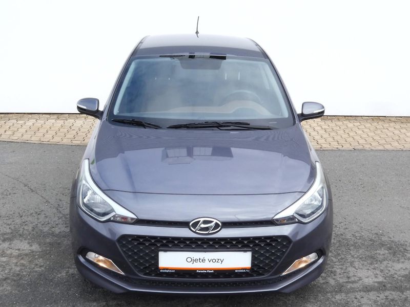 Hyundai i20 1,2 /55kW - fotka 7 z 30
