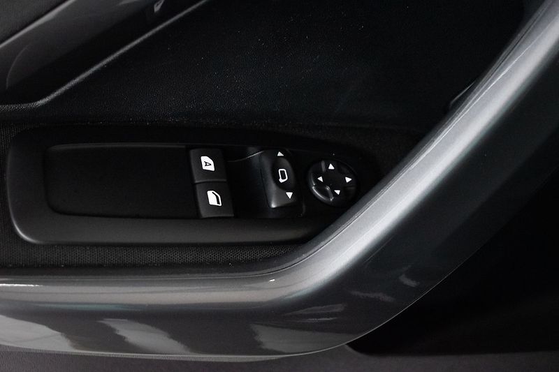 Peugeot 2008 1.2 PureTech*PO SERVISE*ČR* - fotka 14 z 32