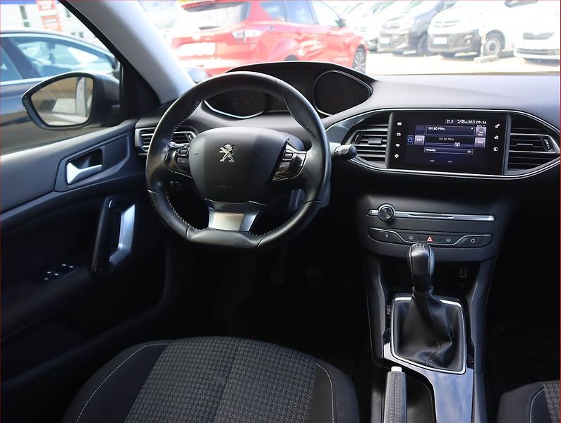 Peugeot 308 (2017) 1.2 PureTech, Serv.kniha, Navi - fotka 7 z 18