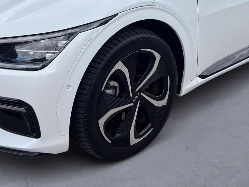 Kia EV6 GT-Line AWD Pano Meridian HuD - fotka 5 z 14