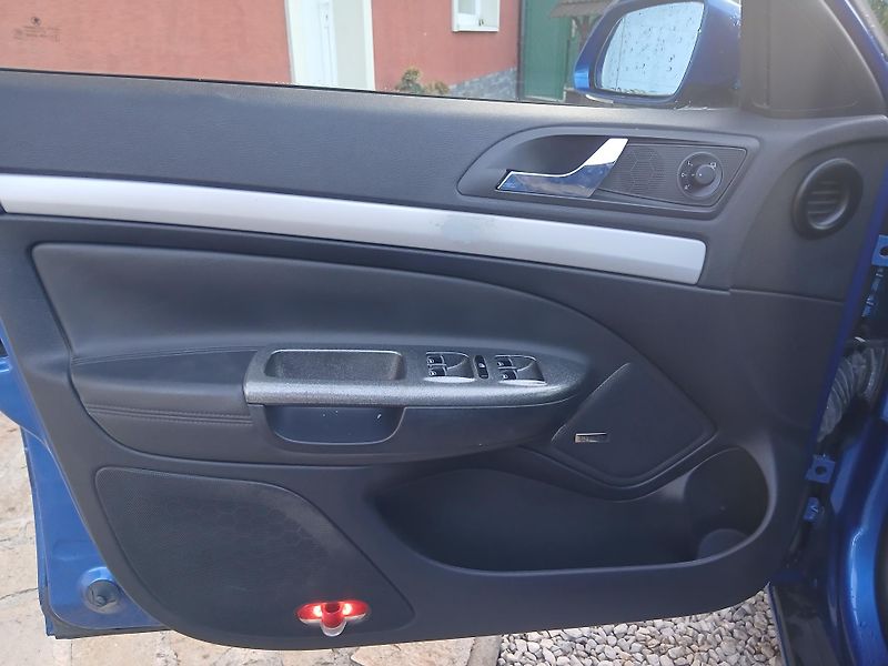 Škoda Octavia 2.0 TFSi RS - fotka 8 z 33