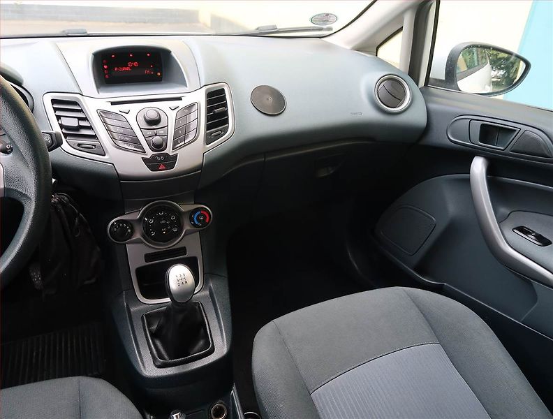 Ford Fiesta (2011) 1.25, po STK, rezervace - fotka 8 z 17