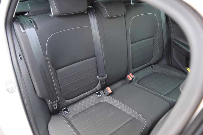 Škoda Fabia (2015) 1.2TSI 66kw STYLE AC TEMPOMAT - fotka 36 z 45
