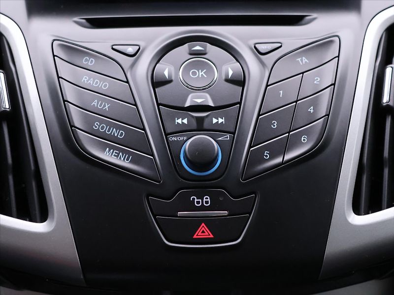 Ford Focus 1,0 EcoBoost 74kW Klima CZ - fotka 20 z 29