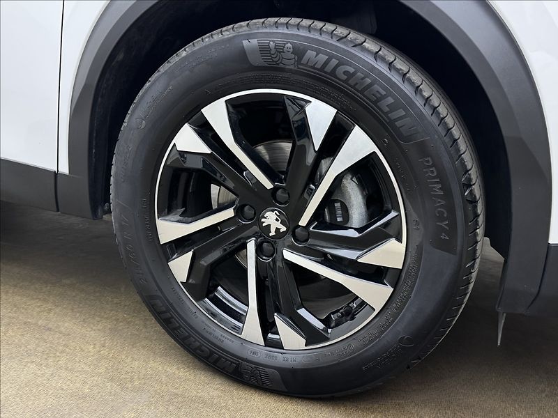 Peugeot 2008 1,2 DPH VÝHŘEV ALLURE+ 1MAJ ČR - fotka 38 z 42