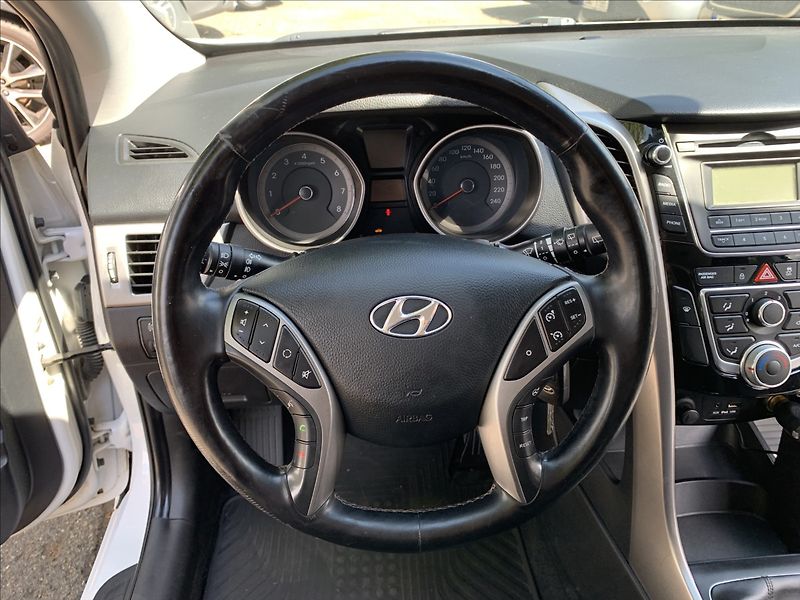 Hyundai i30 1,4 i, ČR - fotka 10 z 17