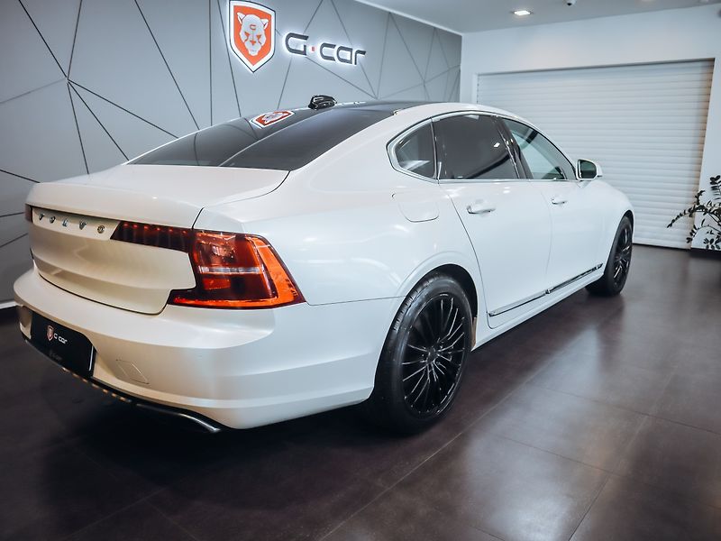 Volvo S90 2.0 D5 AWD Inscription 173kW - fotka 5 z 23