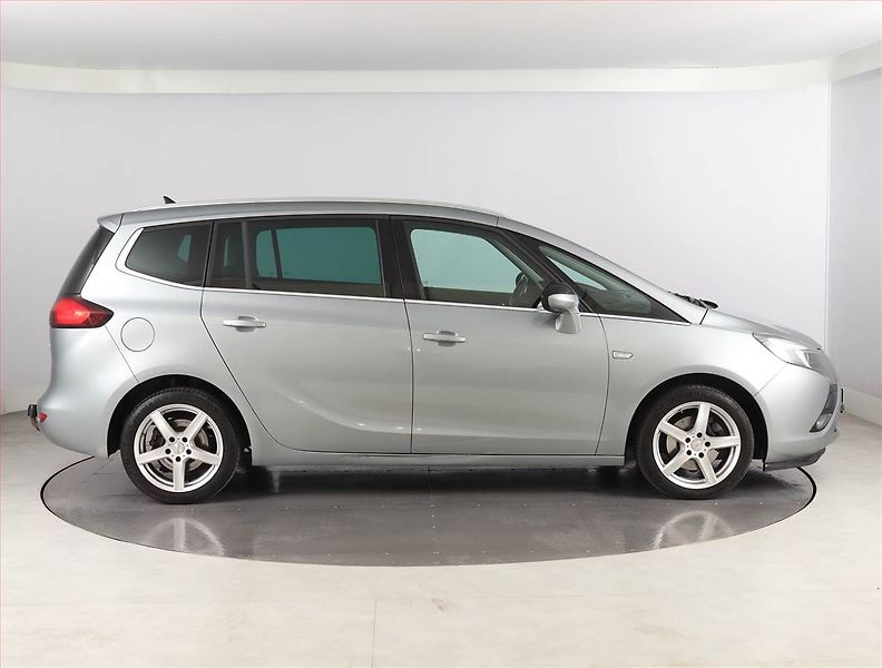 Opel Zafira (2014) 1.6 CDTI, Navi, Tempomat - fotka 6 z 21