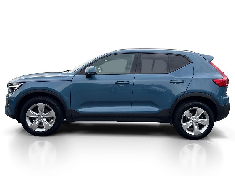 Volvo XC40 T2 FWD MOMENTUM // 1. maj. - fotka 2 z 41