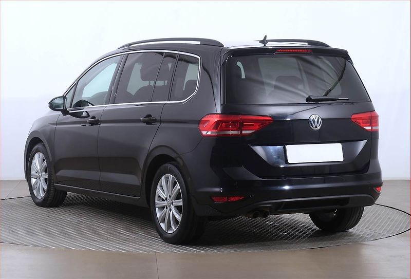 Volkswagen Touran (2019) 2.0 TDI, Automat, Navi - fotka 4 z 22