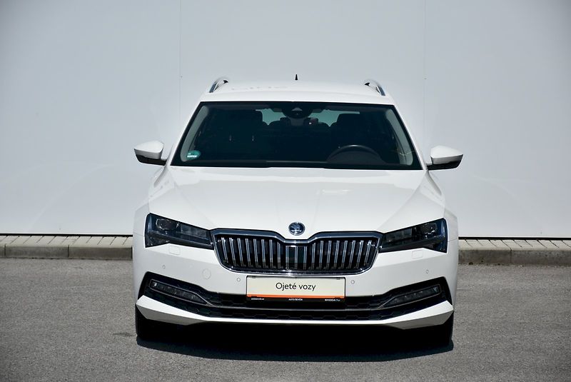 Škoda Superb (2019) Style 2.0 TDI 140kW DSG - fotka 9 z 34