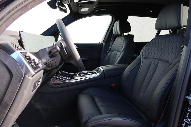 BMW X7 xDrive40d - fotka 2 z 6