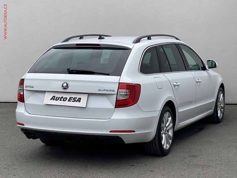 Škoda Superb (2015) 2.0 TDi, Ambition, DSG, navi - fotka 4 z 19